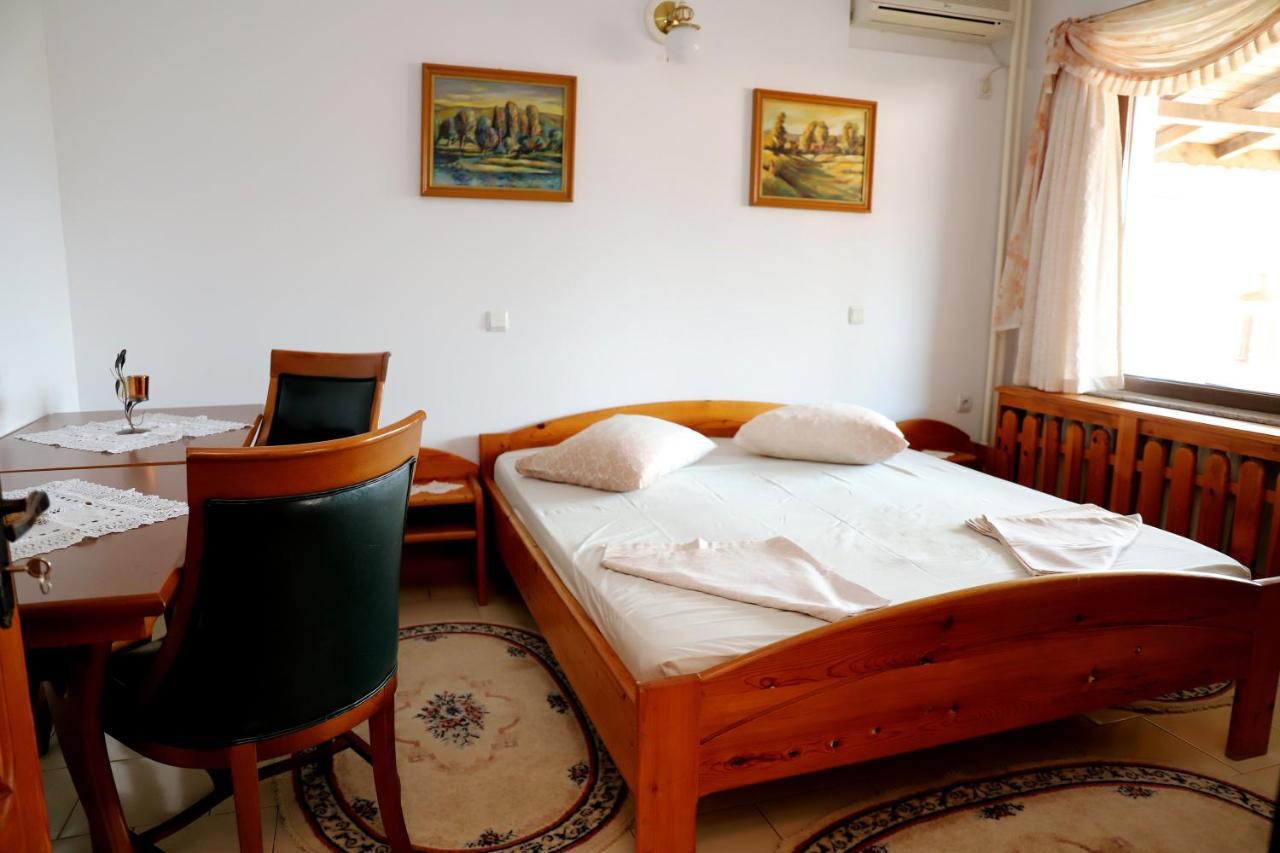 Hotel Mishel Kocherinovo ภายนอก รูปภาพ